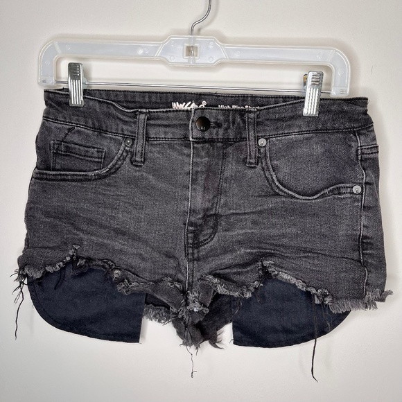 Mossimo Super Stretch High Rise Black Denim Shorts - Size 6/28 - Picture 3 of 13